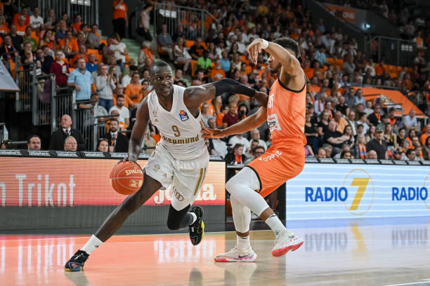 使他成为球 使他成为球